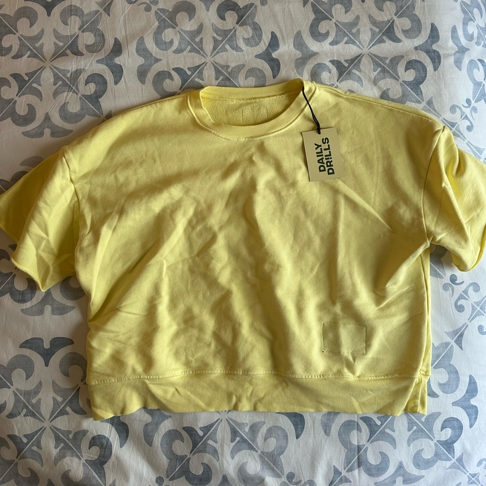 Daily Drills Cropped Sleeve Crew in Lemonade - XS/S